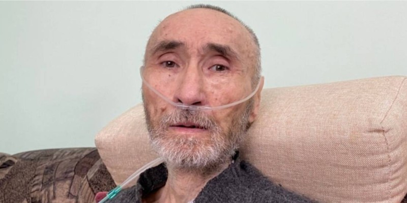 Арон Атабек көз жұмды.