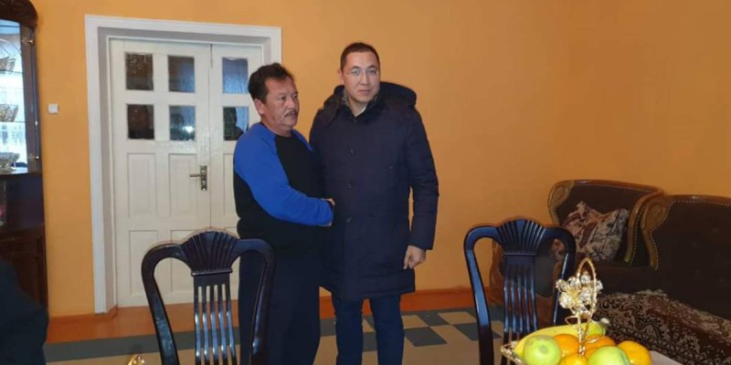 Әжетхана хикаясы: Полицей мұғалімнен кешірім сұрады.