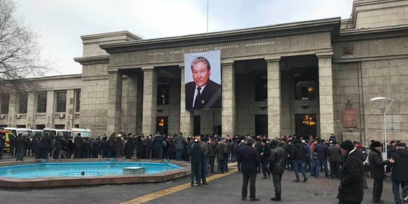 «Мемлекет қайраткерлерімен қоштасудың мәдениеті қажет».