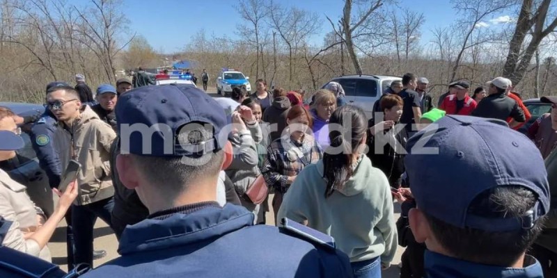 Оралда наразы халық бірнеше жолды жапты.