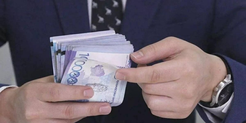 390 мың доллар. Жалған тексеруші пара алу кезінде ұсталды.