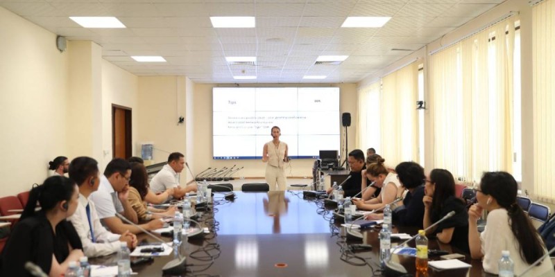 Халықтың ресми ақпарат көзіне сенімі төмендеген.