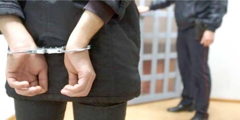 Түркістанда мемлекеттік кірістер департаментінің қызметкерлері ұсталды.