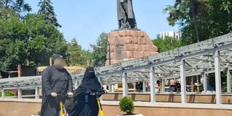 Қазақстанда қоғамдық орында хиджаб киюге тыйым салатын заң болады.