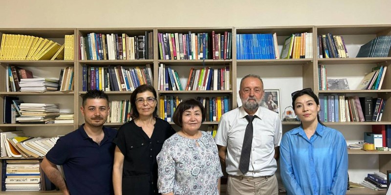 Шеттілдік термин модельдерін қазақ тілінің заңдылықтарына сәйкес игерудің автоматтандырылған жүйесі.