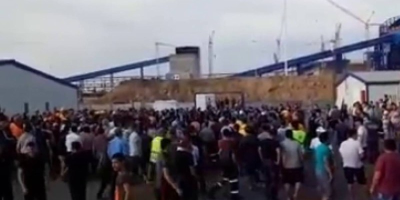 Қазақтардың шетелдік жұмысшылармен төбелесінен соң полиция жеті адамды қамауға алған.