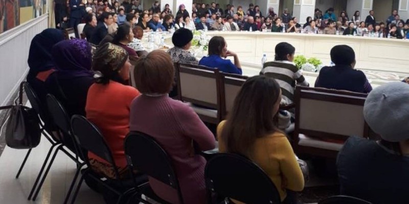 Көп балалы аналар: демократиясы жоқ елде демографияны дамытуды сұрап отырсыздар.