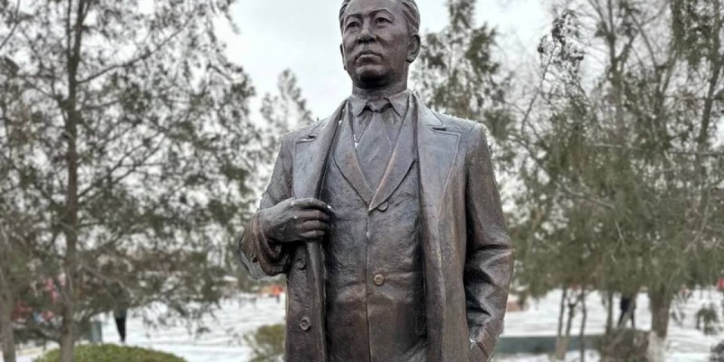 Жаңаөзенде даңқты мұнайшы Рахмет Өтесіновті еске алды.