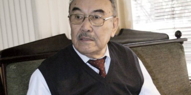 Шерхан Мұртаза дүниеден озды.