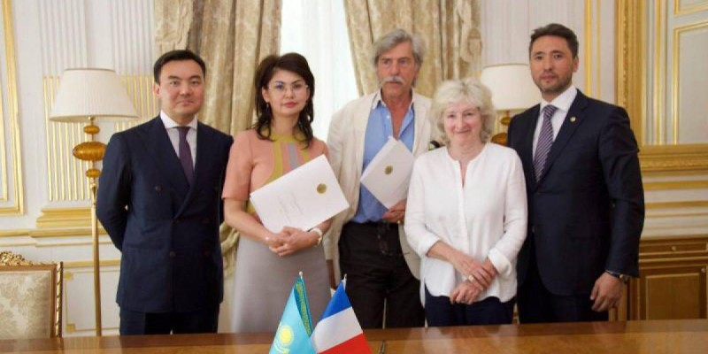 Қазақ әдебиетінің антологиясы үш тілде жарық көрмек.