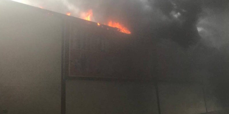 Ақтауда базардың 750 шаршы метрі өртеніп кетті (видео).