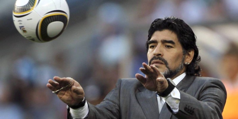 Марадона қайтыс болды. Аргентина үш күн аза тұтады.