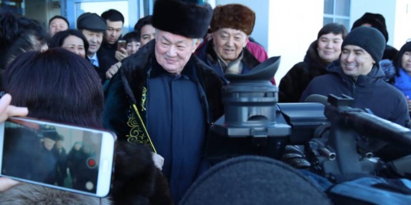 Ақтөбеліктер Бердібек Сапарбаевты қимай шығарып салды (видео).