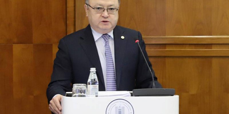 Оразалин Сапарбаевтың орнын басты.