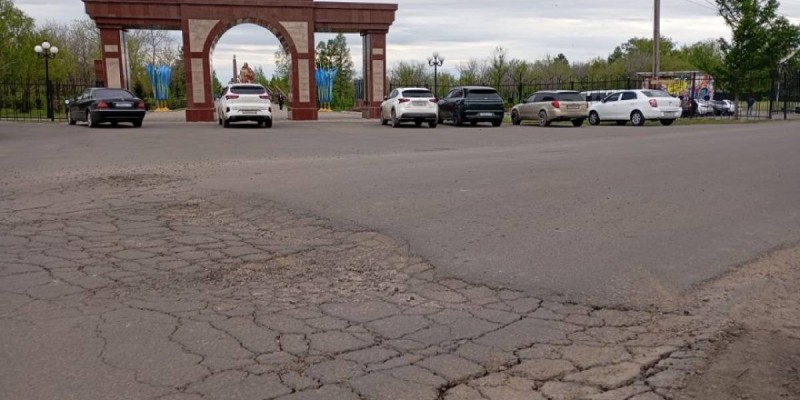 Петропавл тұрғындары: Әуелі асфальт төседі, сосын ауыр жүк көліктерін жіберді.