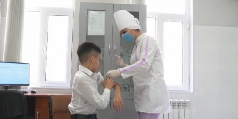 Балаларға вакцина мектептерде салынады -Цой.