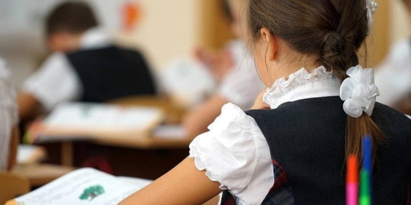 Елімізде мектептер дәстүрлі форматқа көшуі үшін ұстаздар вакцина алуға міндетті.