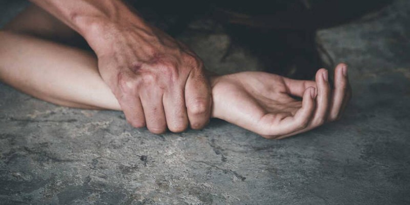 Сотталған әйел колонияда зорланғанын мәлімдеді.