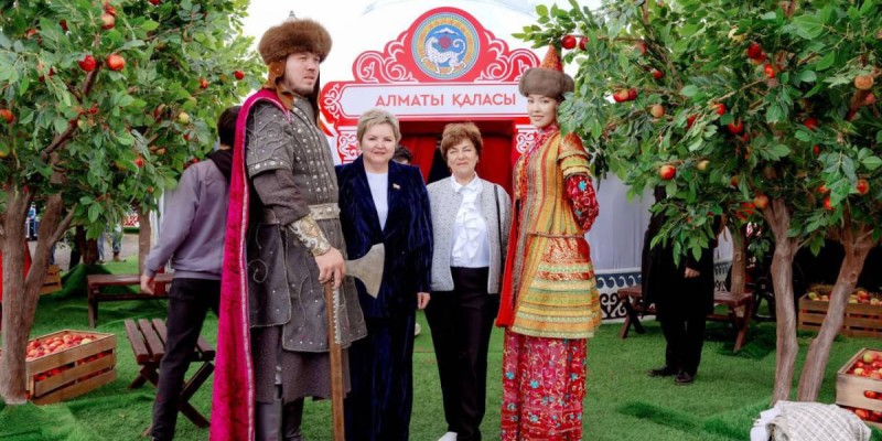 Алматылық киіз үйлер Дүниежүзілік көшпенділер ойындарына көпшілікті тәнті етті.