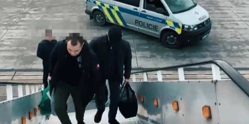 Аса ірі алаяқтық жасады деген күдікті Чехиядан экстрадицияланды.