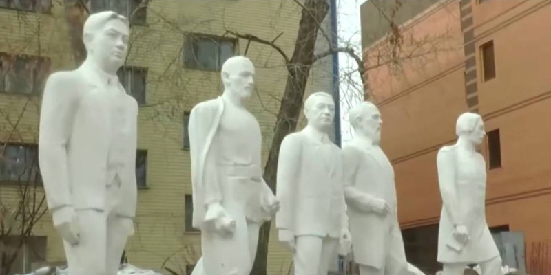 СҚО-дағы қоқыста қазақ зиялыларының ескерткіштері шашылып жатыр.