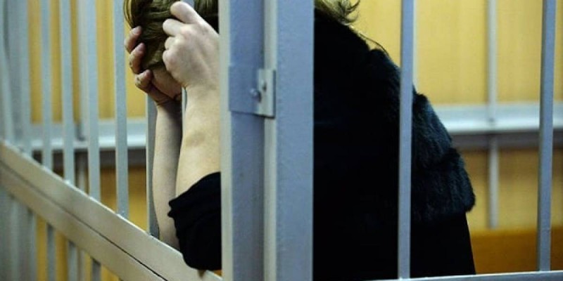 Алматыда күйеуін жүк көлігінің астына итеріп жіберген әйел сотталды.