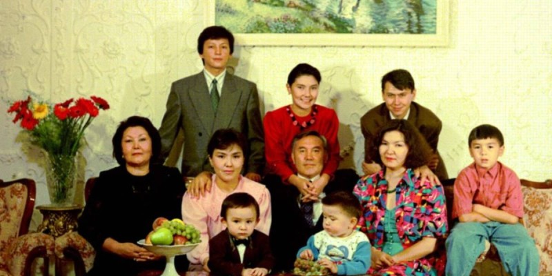 Назарбаев күйеу баласының елді тонап, ақша бопсалаған қылмыскер екенін айтты.