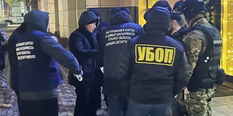 Тендер ұтып алған кәсіпкерден 7 млн теңге бопсалағандар ұсталды.