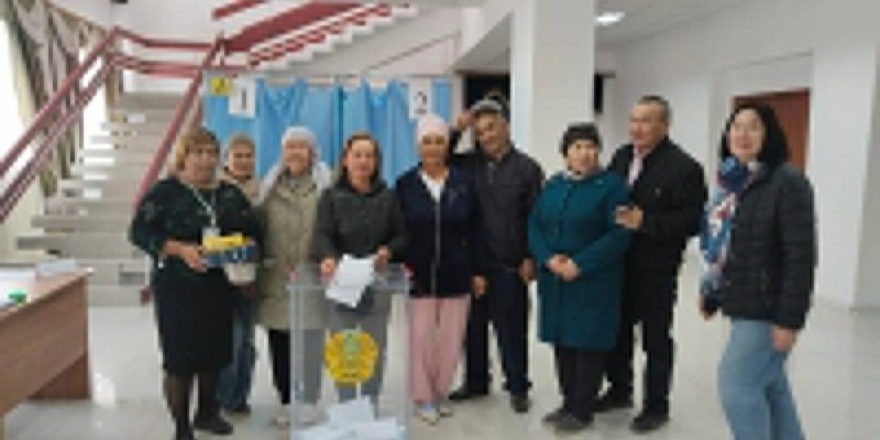 БІР КӨШЕНІҢ ТҰРҒЫНДАРЫ БІР МЕЗЕТТЕ КЕЛУДІ ҚҰП КӨРГЕН.