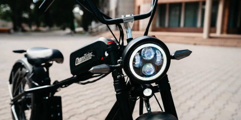 Жетісу университетінің ғалымдары смарт электромотоцикл моделін шығарды.