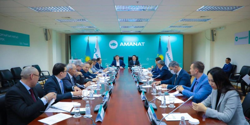«Amanat» партиясы «Алтын домбыра»-дан бөлек «Бабалар аманаты» айтысын ұйымдастыруды ұсынды.