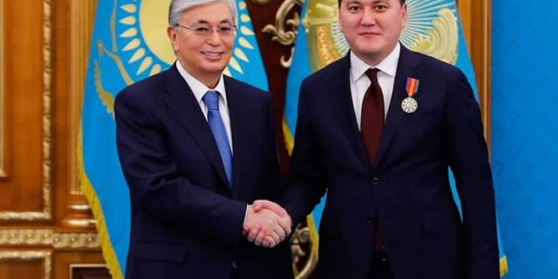 Президенттің маңызды бағасын алған Қариннің көңілі тоқ.