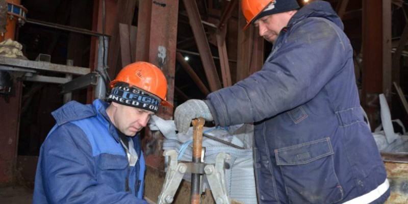 «Бұл-біздің жеріміз»: Комбинат жұмысшылары Тоқаевтан қорғаныш сұрады.