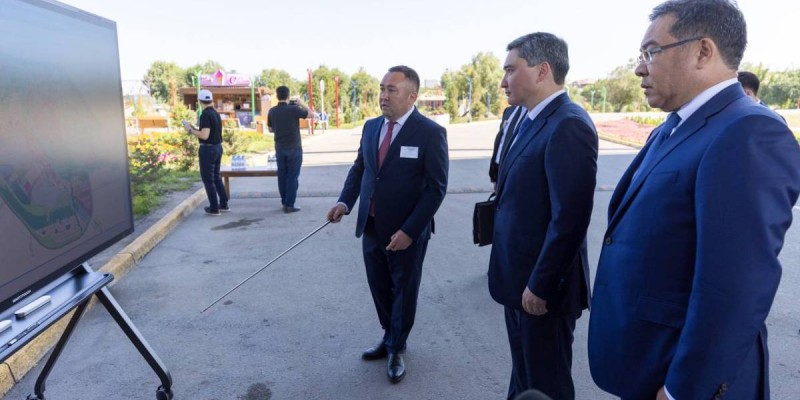Олжас Бектенов Семей қаласы Бас жоспарының жаңа жобасымен танысты.