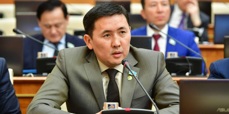 Депутат: Блогерлер қоғам үшін де, мемлекет үшін де қауіпті құбылыс.