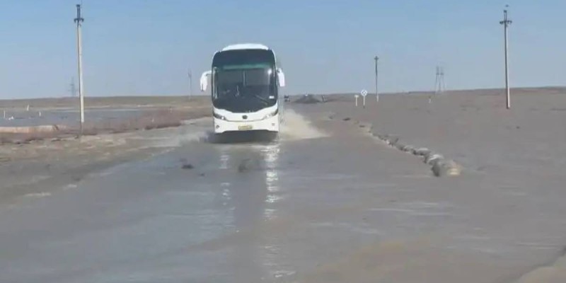 Су тасқыны: Абай облысында тас жолдың 22 тұсын су шайып кеткен.