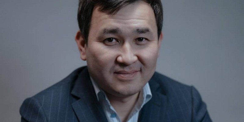 Тәуелсіз журналист Әсет Матаев Алматыдағы бір мандатты округтен сайлауға қатысады.