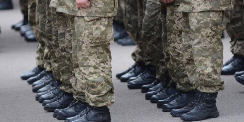 Сарбазға кредит алғызып, қысым көрсеткен командирдің үстінен арыз жазылды.