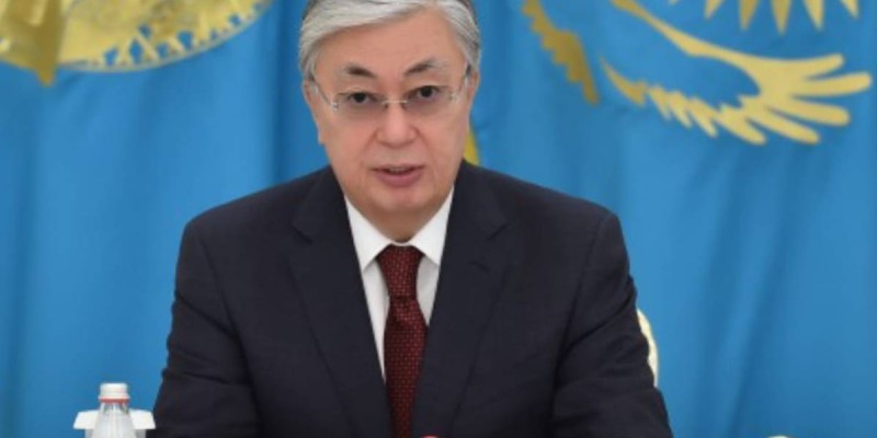 «Жұмыс көп»: Тоқаев әкімдерге вакцинаға қатысты дүрбелеңнің алдын алуды тапсырды.