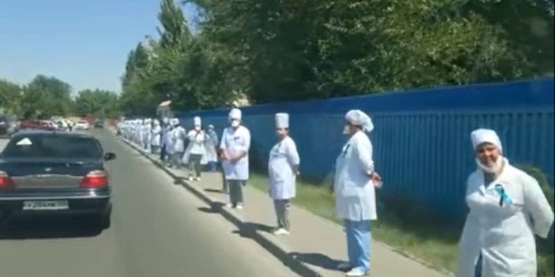 Шымкенттегі дәрігерлер флешмобы: «Министрлік мұндай флешмоб ұйымдастырған жоқ».