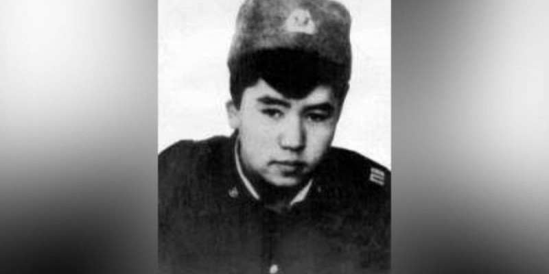 Өз батырын өзі құрметтей алмаған ел өзгенің батырына тамсанумен жүреді.