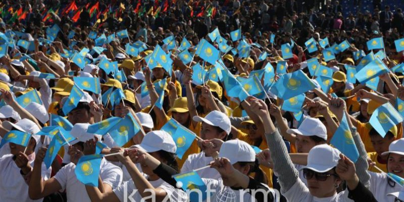 «Қоғамдық кұндылығымыздың бәрі саяси жүйемен бірге іріп-шіріген».