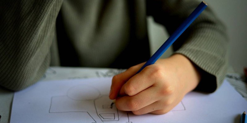 Павлодарда аудан әкімінің ұлы мектепте қыз баланы ұрып, мұрнын сындырған.