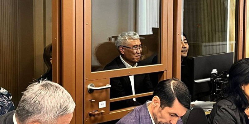 “Дипломат” қонақүйі үшін пара бермек болған Арыстанбек Мұхамедиұлы сотталды.