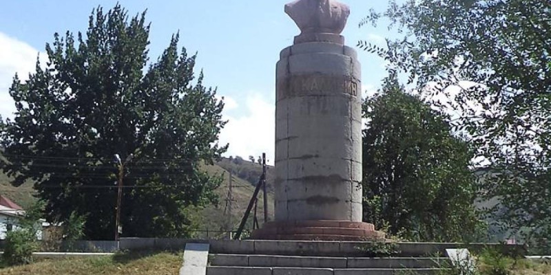 Калинин ескерткіші алынсын!.