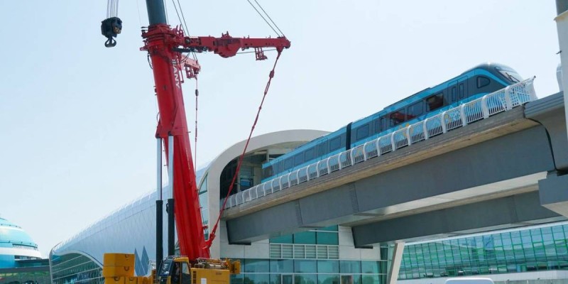 Астанада LRT вагондары рельске орнатыла бастады.