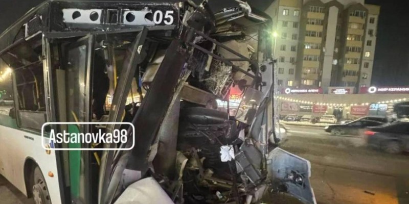 Астанада автобус бағанаға соғылды: зардап шеккендердің біріне шұғыл ота жасалды.