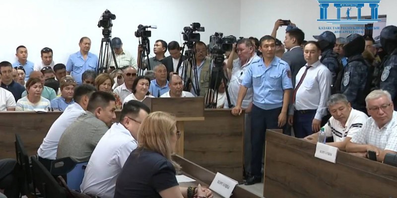 Шерзат Полат ісі бойынша сотталған адамның туысы соттағы тәртіпсіздігі үшін жазаланды.