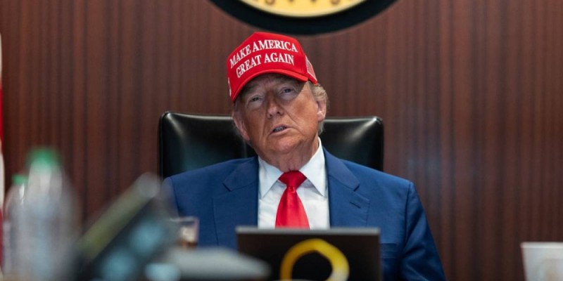 Трамп БРИКС-ті қолдайтын елдерге қосымша баж салығын енгізетінін жариялады.