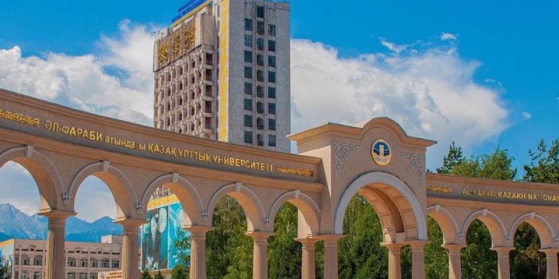 Жарқын болашақтың бастауы — ҚазҰУ.